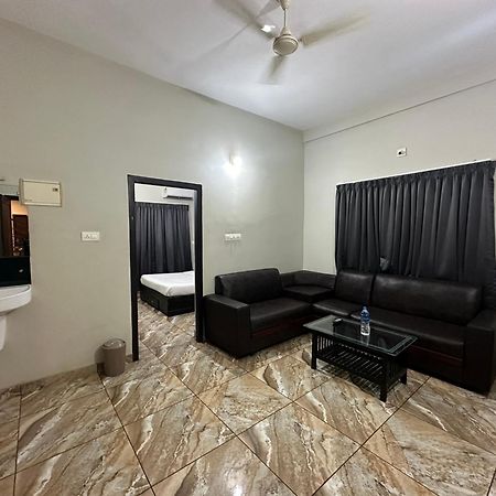 Zahir Residency Hotel Kondotty Bagian luar foto