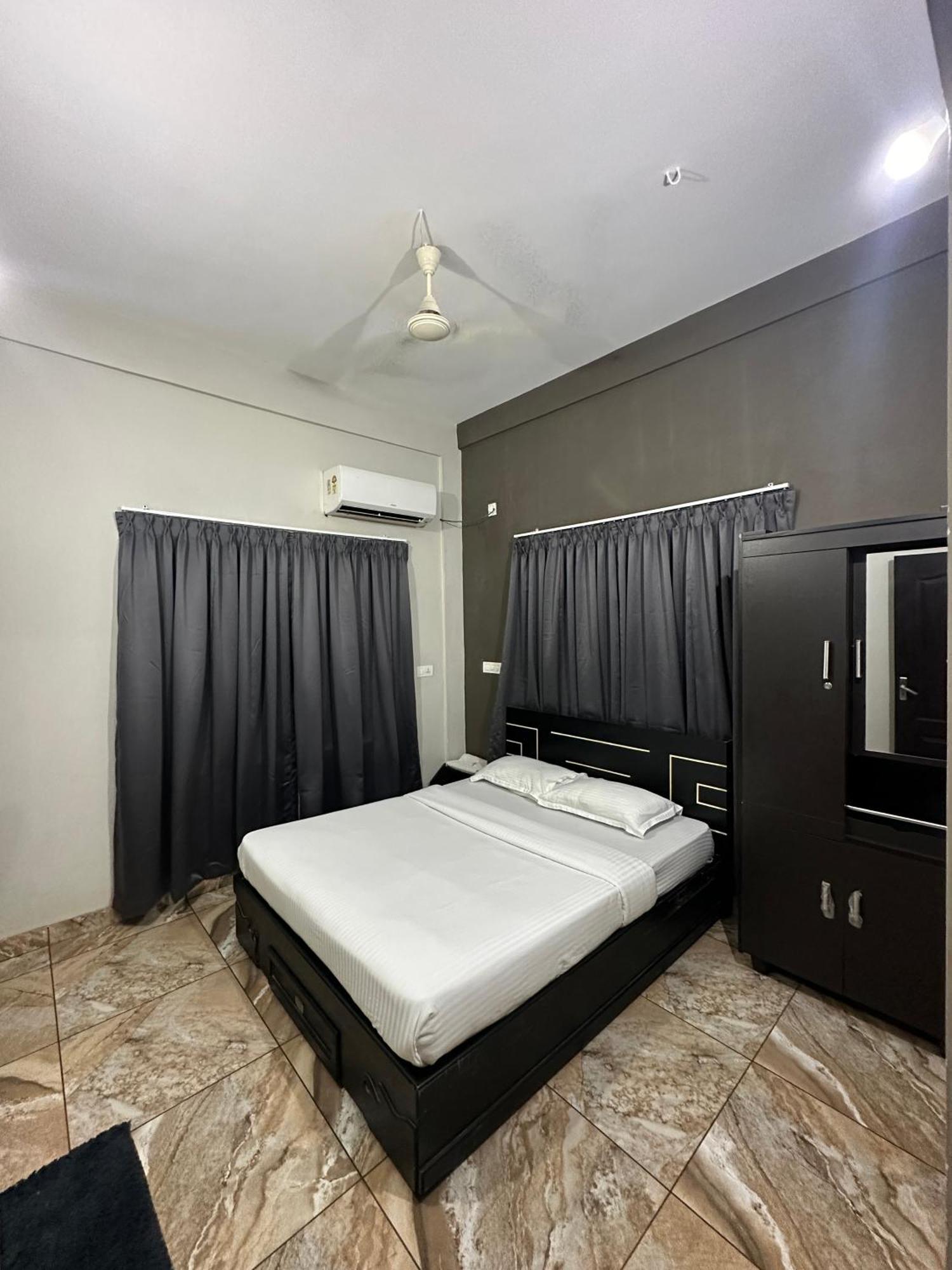 Zahir Residency Hotel Kondotty Bagian luar foto