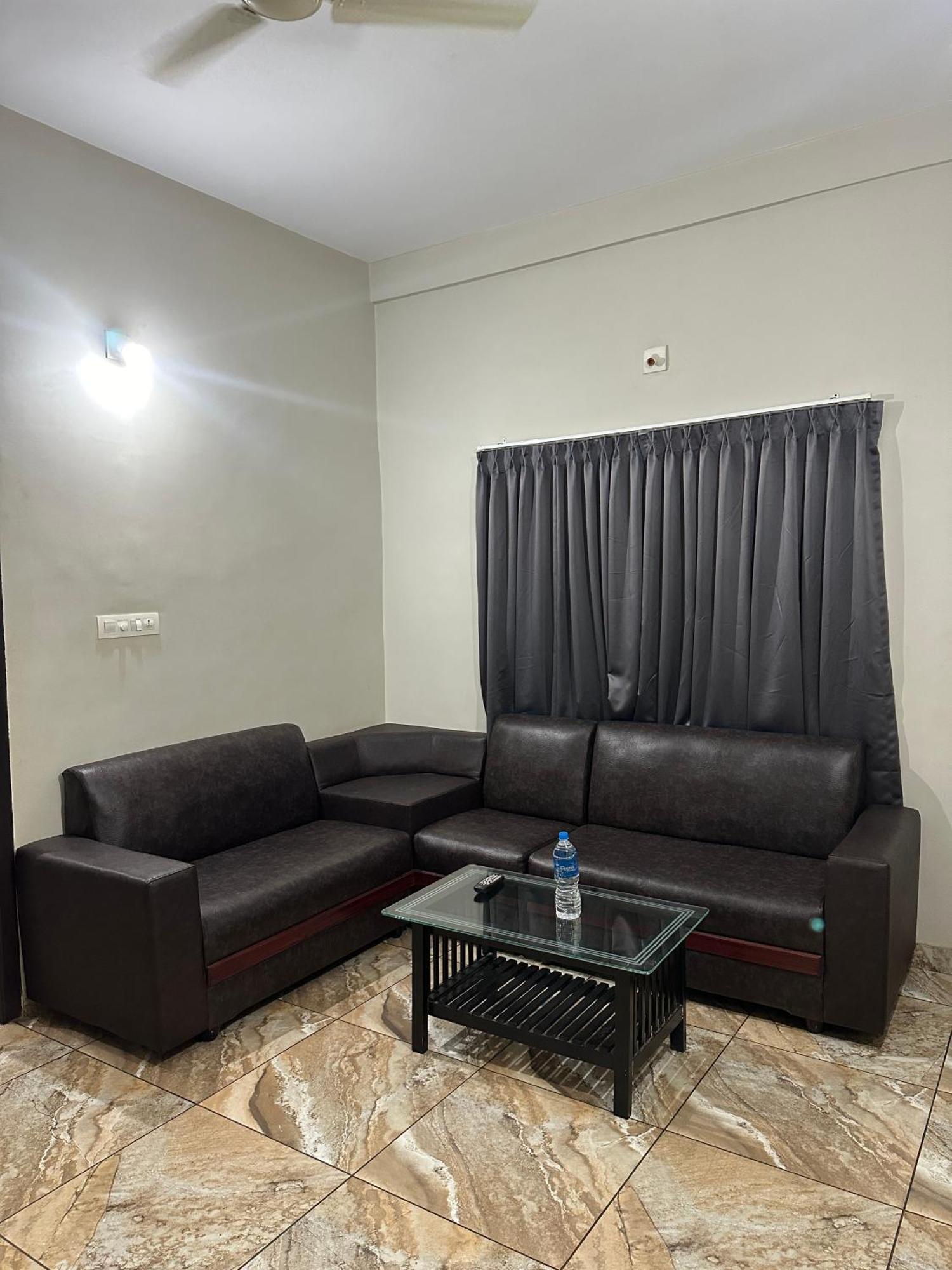 Zahir Residency Hotel Kondotty Bagian luar foto