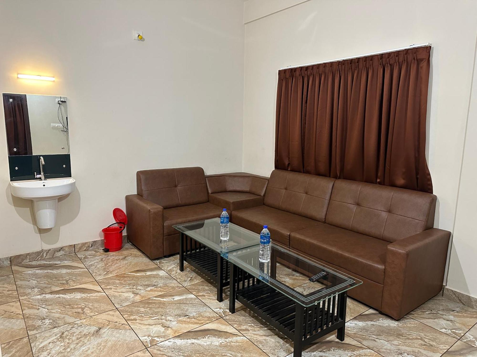 Zahir Residency Hotel Kondotty Bagian luar foto